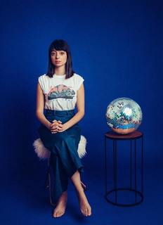 Kate Micucci feet photo thumbnail