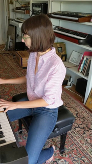 Kate Micucci feet photo thumbnail