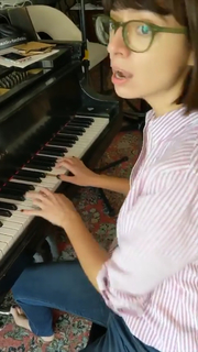 Kate Micucci feet photo thumbnail