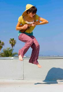 Kate Micucci feet photo thumbnail