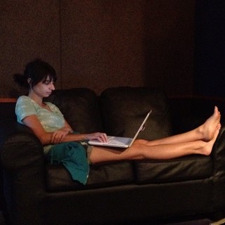 Kate Micucci feet photo thumbnail