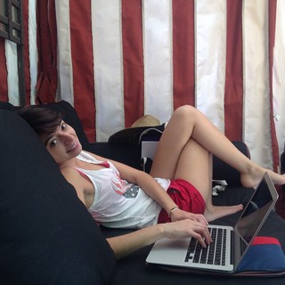 Kate Micucci feet photo thumbnail