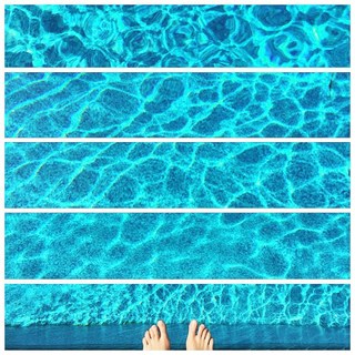 Kate Micucci feet photo thumbnail