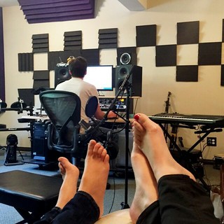 Kate Micucci feet photo thumbnail