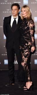 Kate Moss feet photo thumbnail