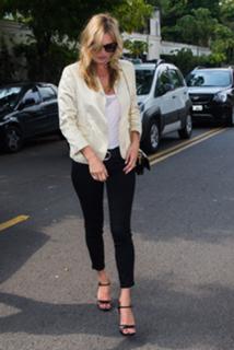 Kate Moss feet photo thumbnail