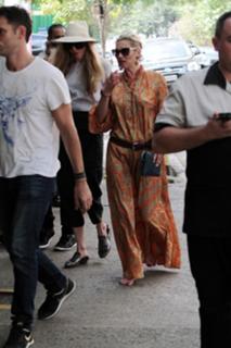 Kate Moss feet photo thumbnail