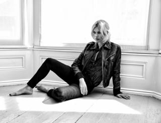 Kate Moss feet photo thumbnail