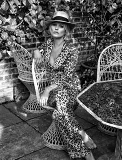 Kate Moss feet photo thumbnail