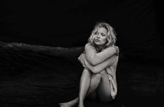 Kate Moss feet photo thumbnail