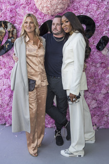 Kate Moss feet photo thumbnail