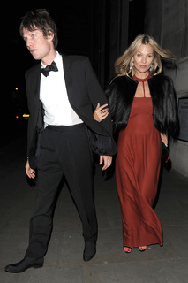 Kate Moss feet photo thumbnail