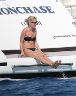 Kate Moss feet photo thumbnail