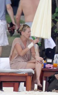 Kate Moss feet photo thumbnail