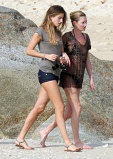 Kate Moss feet photo thumbnail