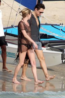 Kate Moss feet photo thumbnail