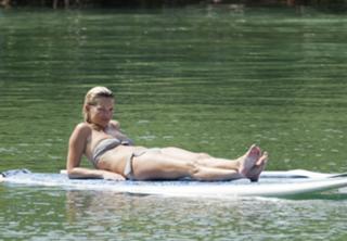 Kate Moss feet photo thumbnail