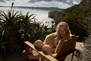 Kate Moss feet photo thumbnail