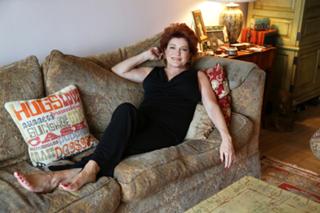 Kate Mulgrew feet photo thumbnail