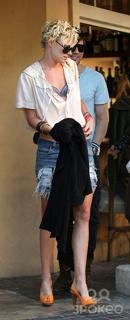 Kate Nauta feet photo 6