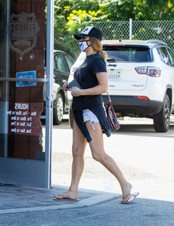 Kate Quigley feet photo 6