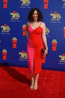 Kate Siegel feet photo thumbnail