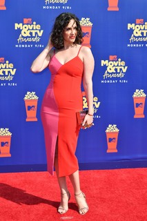 Kate Siegel feet photo thumbnail