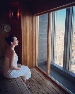 Kate Siegel feet photo thumbnail