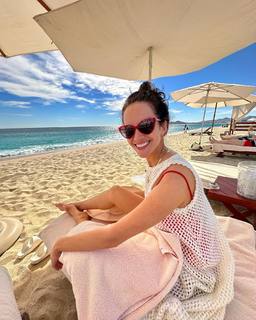 Kate Siegel feet photo thumbnail