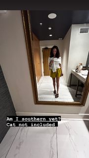 Kate Siegel feet photo thumbnail