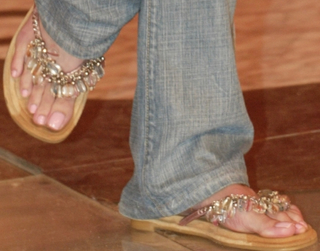 Kate Tsui feet photo 13