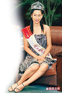 Kate Tsui feet photo 12