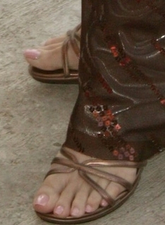 Kate Tsui feet photo 7