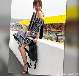 Kate Tsui feet photo 20