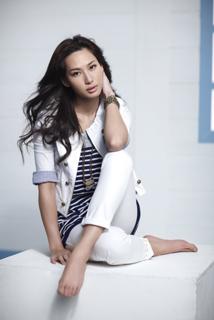 Kate Tsui feet photo 3