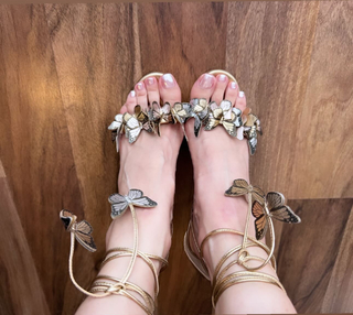 Kate Tsui feet photo 19
