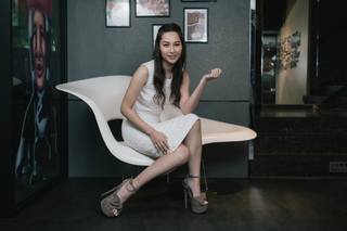 Kate Tsui feet photo 12