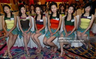 Kate Tsui feet photo 10