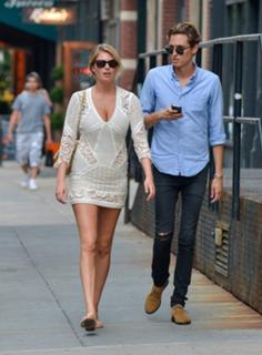 Kate Upton feet photo thumbnail
