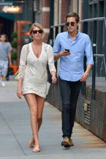 Kate Upton feet photo thumbnail