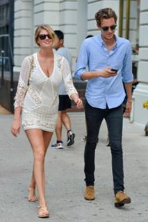 Kate Upton feet photo thumbnail