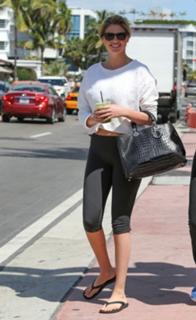 Kate Upton feet photo thumbnail