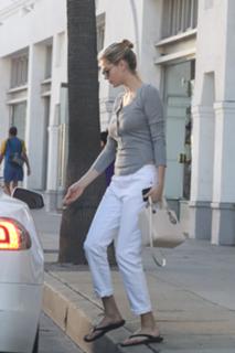 Kate Upton feet photo thumbnail