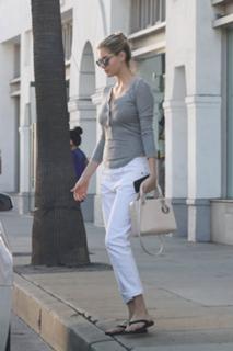 Kate Upton feet photo thumbnail