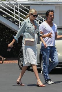 Kate Upton feet photo thumbnail