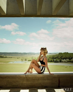 Kate Upton feet photo thumbnail