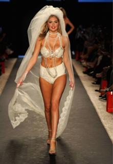 Kate Upton feet photo thumbnail