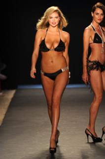 Kate Upton feet photo thumbnail