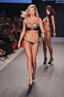 Kate Upton feet photo thumbnail