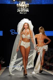 Kate Upton feet photo thumbnail